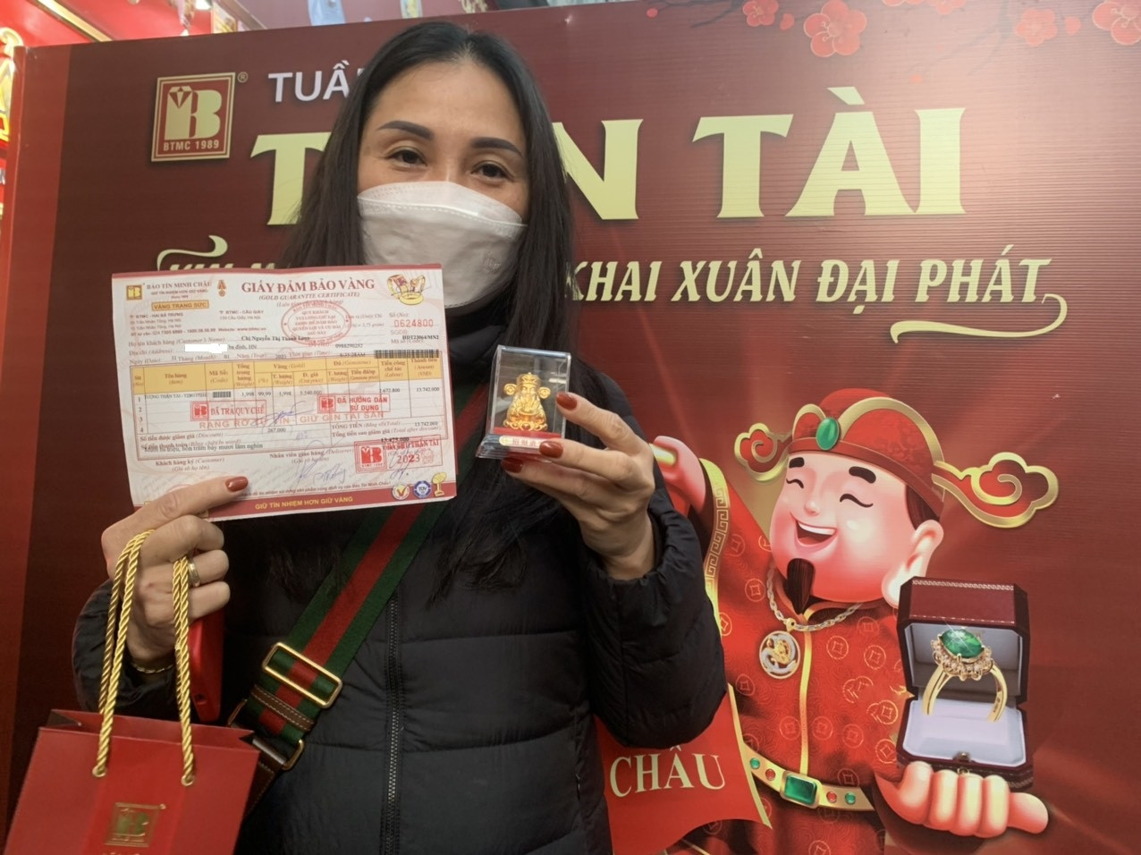 Nhà đầu tư bất động sản mua vàng lấy may ngày Thần Tài, không đầu tư