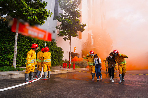 TP.HCM: Diễn tập cứu 20 người mắc kẹt trong đám cháy căng tin