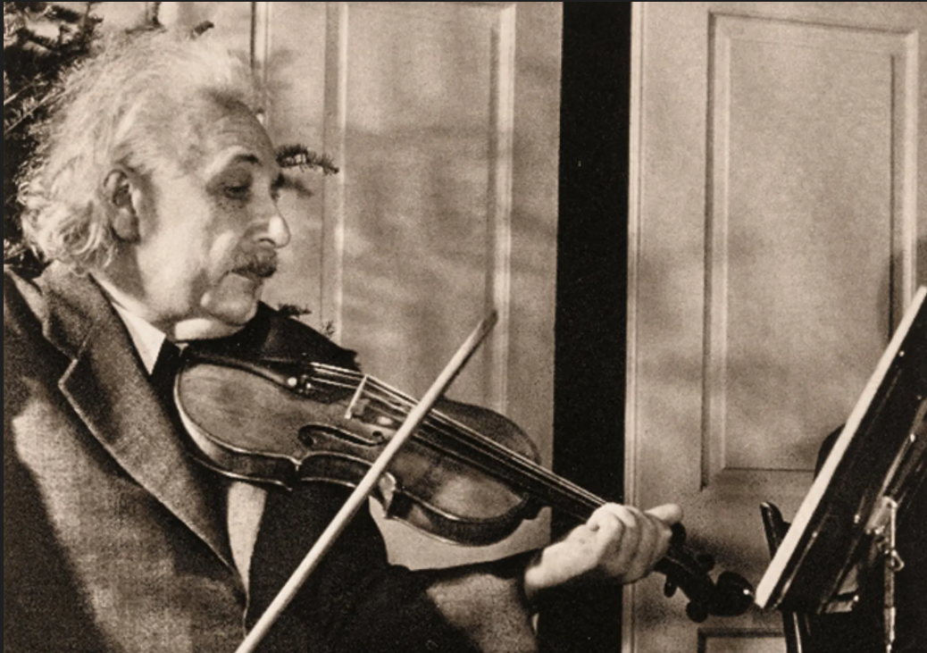 Gia đình và cây đàn violin đã góp phần tạo nên thiên tài Albert Einstein