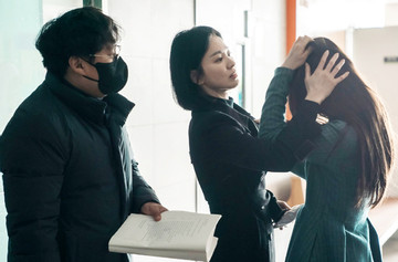 Hậu trường phim Song Hye Kyo vào vai máu lạnh đang gây sốt