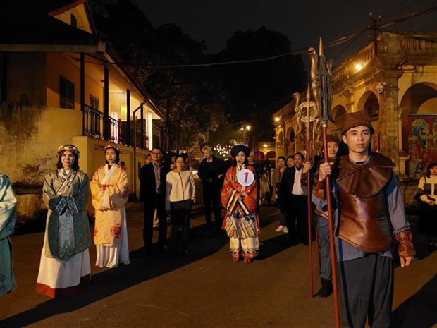 Hanoi offers Thang Long Citadel night tour for foreign visitors hinh anh 2