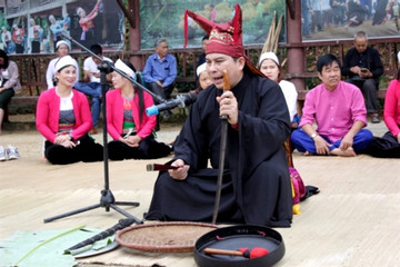 Giáo sư Hàn Quốc mê nét văn hóa độc đáo của Mo Mường
