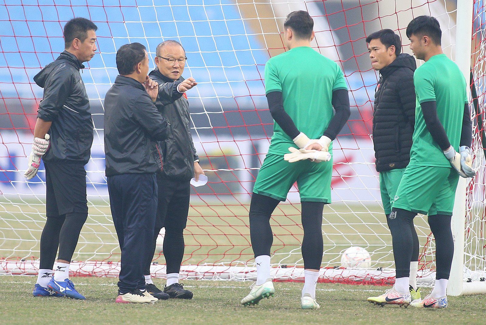 Đặng Văn Lâm được thầy Park dặn dò trước trận gặp Indonesia