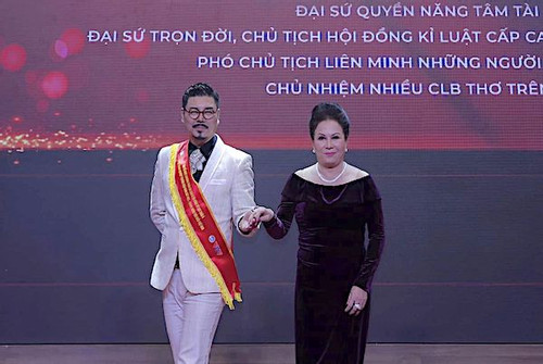 Công ty tổ chức sự kiện 'nhà thơ thế giới' Tống Thu Ngân bị phạt 75 triệu đồng