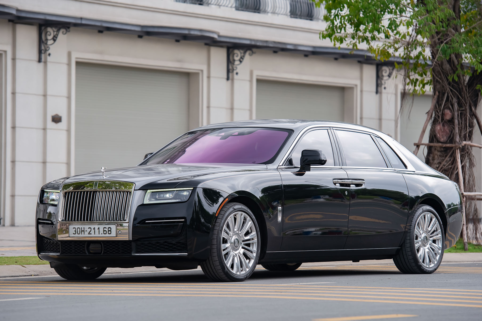 Ngắm Rolls-Royce Ghost 2021 đầu tiên về Việt Nam đang rao bán giá 39 tỷ đồng