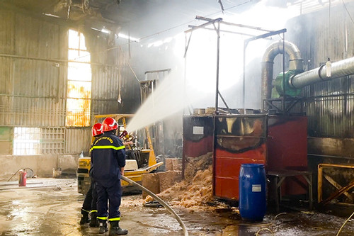 Đồng Nai: Cháy lớn xưởng sơn cận Tết, nhiều tài sản bị thiêu rụi