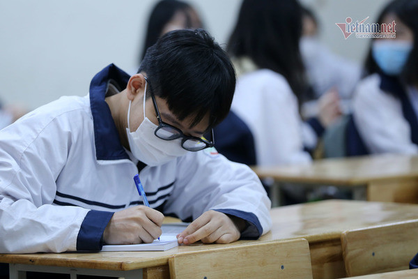 Băn khoăn điểm thi học kỳ online 'đẹp long lanh' của học trò