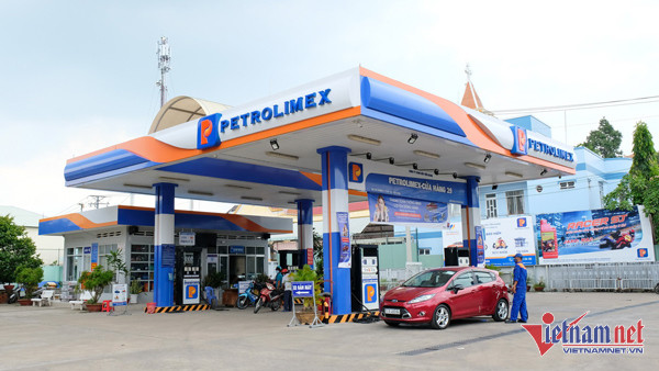 Cuối năm ngoái, Tập đoàn Petrolimex đưa vào khai thác giải pháp thanh toán không dùng tiền mặt tại hệ thống cửa hàng xăng dầu trên toàn quốc cũng như xây dựng chương trình chăm sóc khách hàng trên nền tảng công nghệ-ứng dụng di động và các ứng dụng quản trị thông tin thông minh...