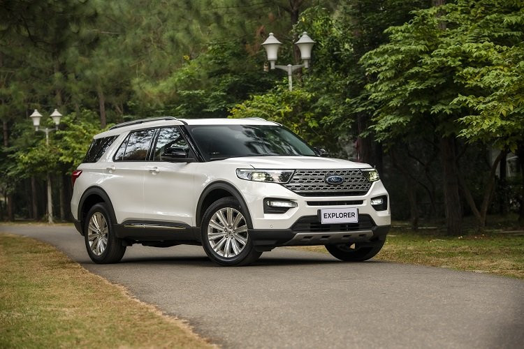 Cuối năm xe Ford Explorer hết 'kèm lạc' giảm giá 100 triệu đồng