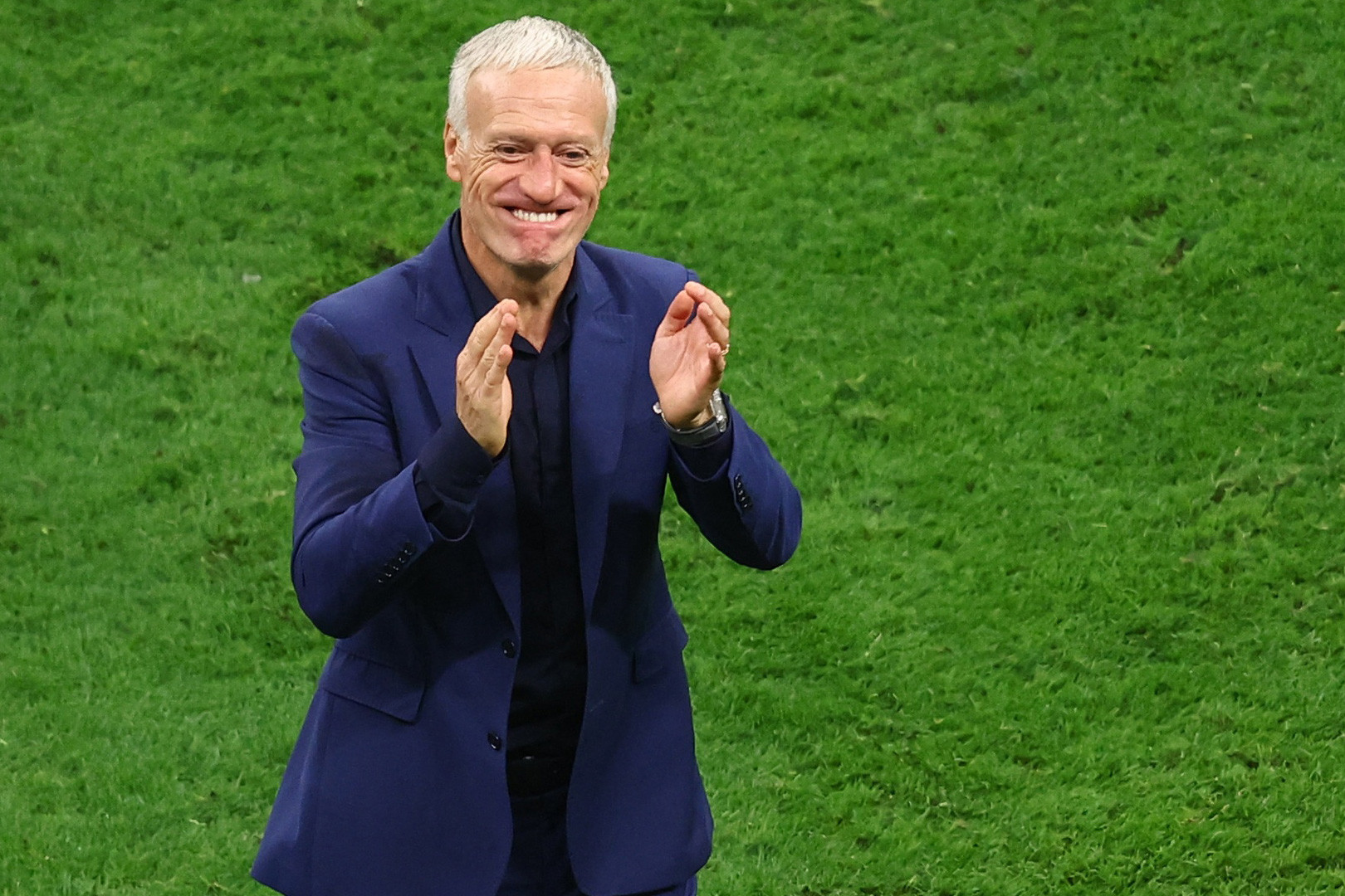 Didier Deschamps gia hạn tuyển Pháp đến 2026, Zidane hết cơ hội