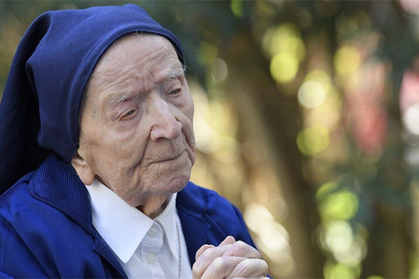 Bí quyết sống thọ 118 tuổi của cụ bà người Pháp: Không bao giờ ngồi ăn một mình