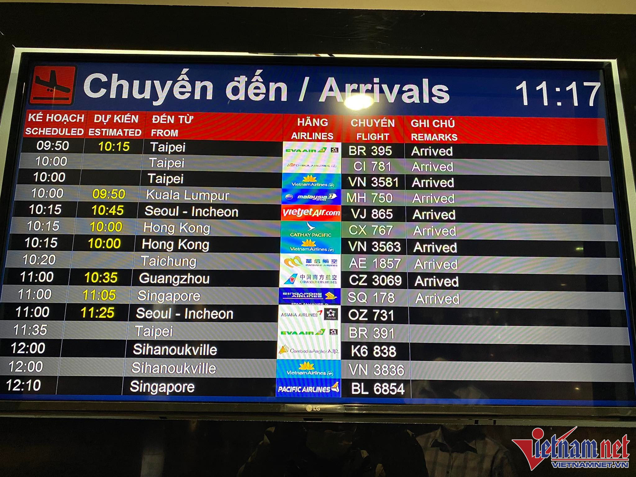 Đón kiều bào về quê ăn Tết, cảm xúc vỡ òa ở sân bay Tân Sơn Nhất - Ảnh 17.