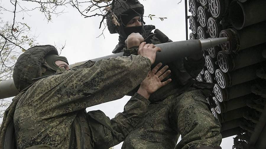 Pháo phản lực Grad của Nga dội ‘mưa lửa’ phá hủy thành trì Ukraine