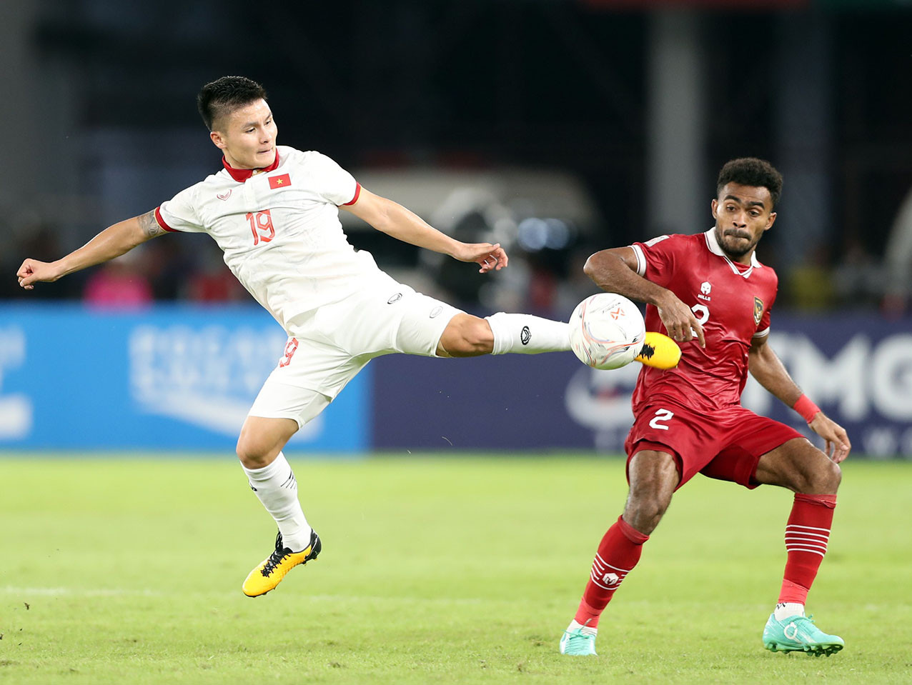 Báo Indonesia: Lý do ông Shin khó đánh bại thầy Park ở Mỹ Đình