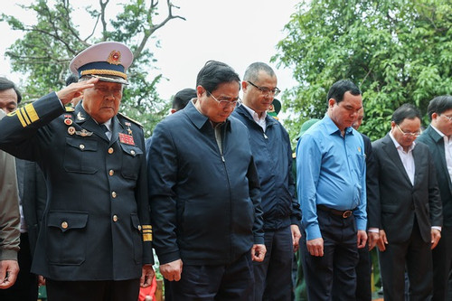 Thủ tướng tưởng niệm các anh hùng, liệt sĩ tại Bến tàu Không số Vũng Rô