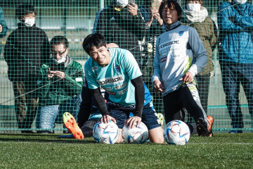 'Chào sân' ở Yokohama FC, Công Phượng tươi như hoa