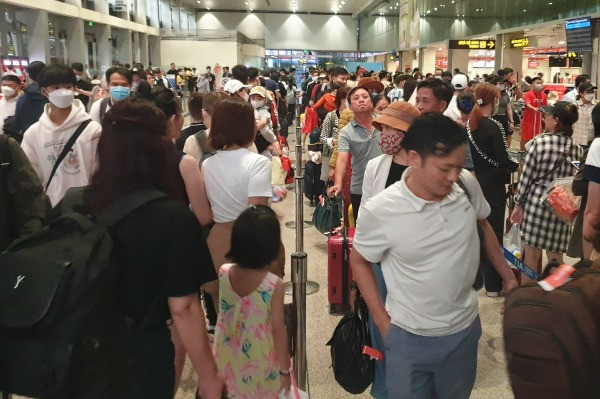 Tân Sơn Nhất cấp mã QR-code để hành khách tìm chuyến bay trực tuyến dịp Tết
