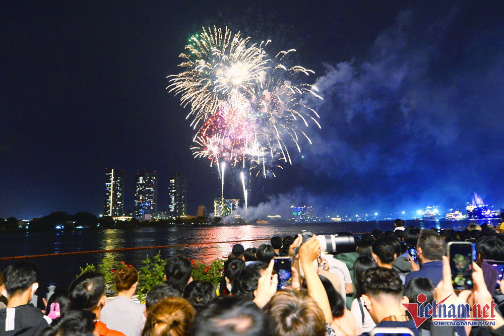 HCM City to launch firework displays in six locations