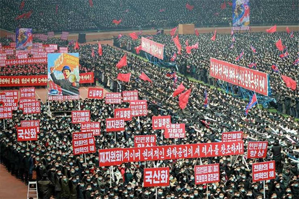 Hàng chục nghìn người Triều Tiên diễu hành, thể hiện quyết tâm phấn đấu trong năm mới