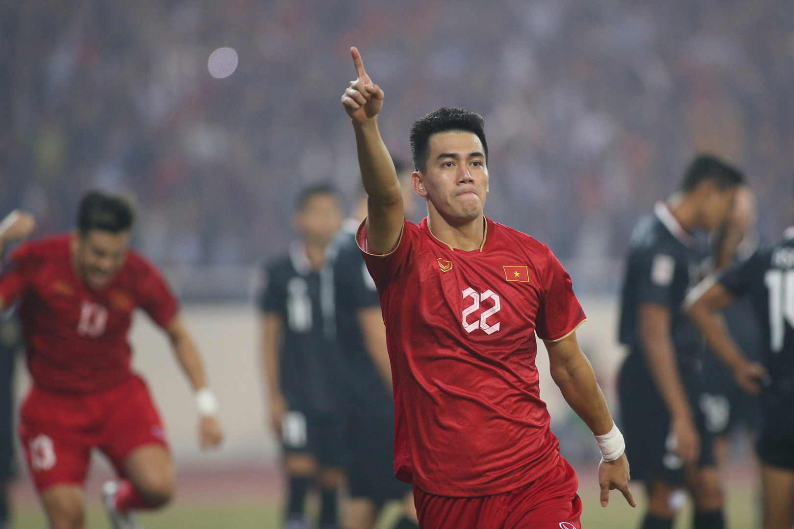 Tuyển Việt Nam đè bẹp Indonesia vào chung kết AFF Cup: Thầy cao tay, trò hay!