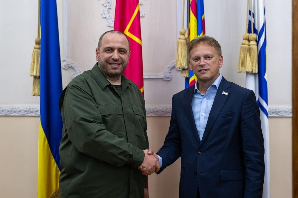 Anh tăng cường hợp tác với Ukraine, Kiev nhận dây chuyền vũ khí phương Tây