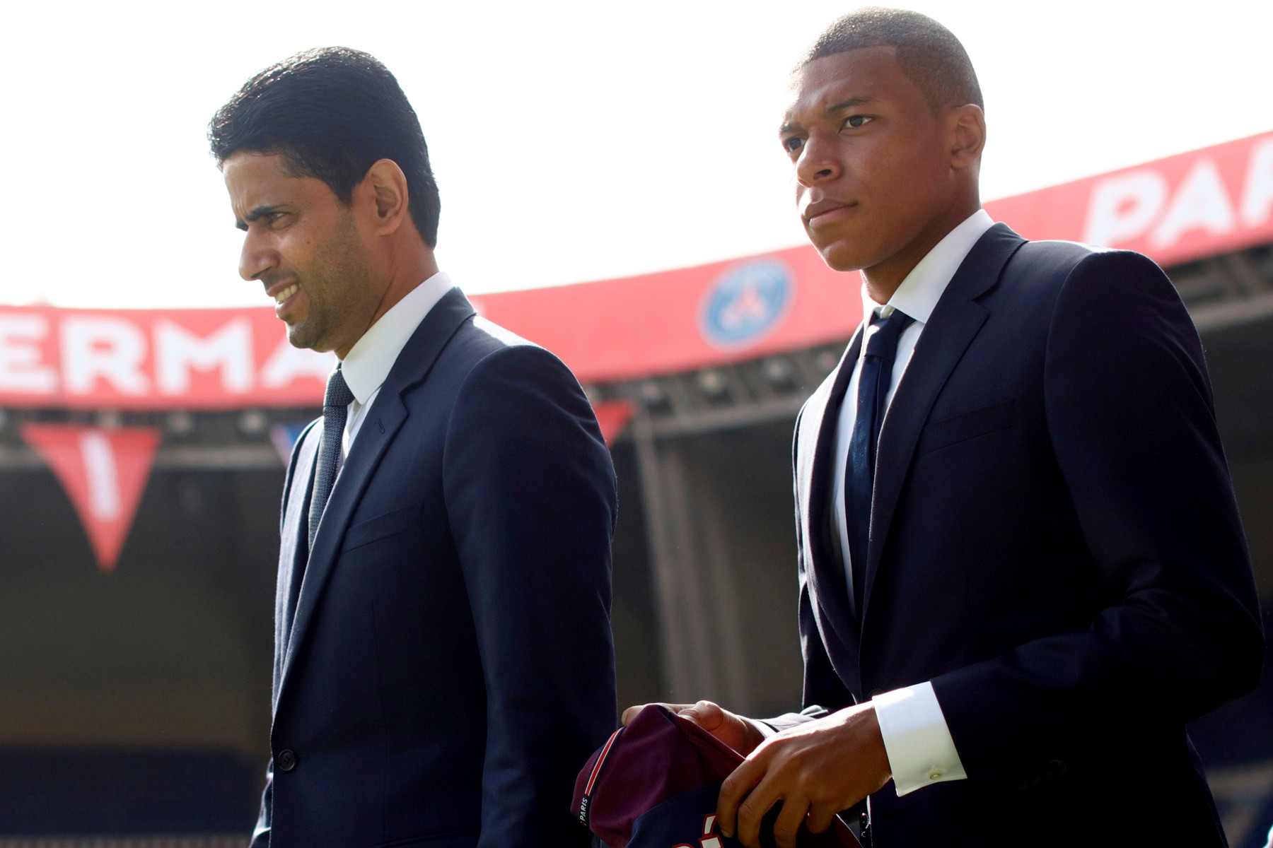 Chủ tịch PSG đưa ra tuyên bố mới về tương lai Mbappe