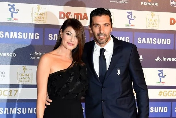 Nữ MC thể thao quyến rũ kể chuyện rơi 'lưới tình' Buffon