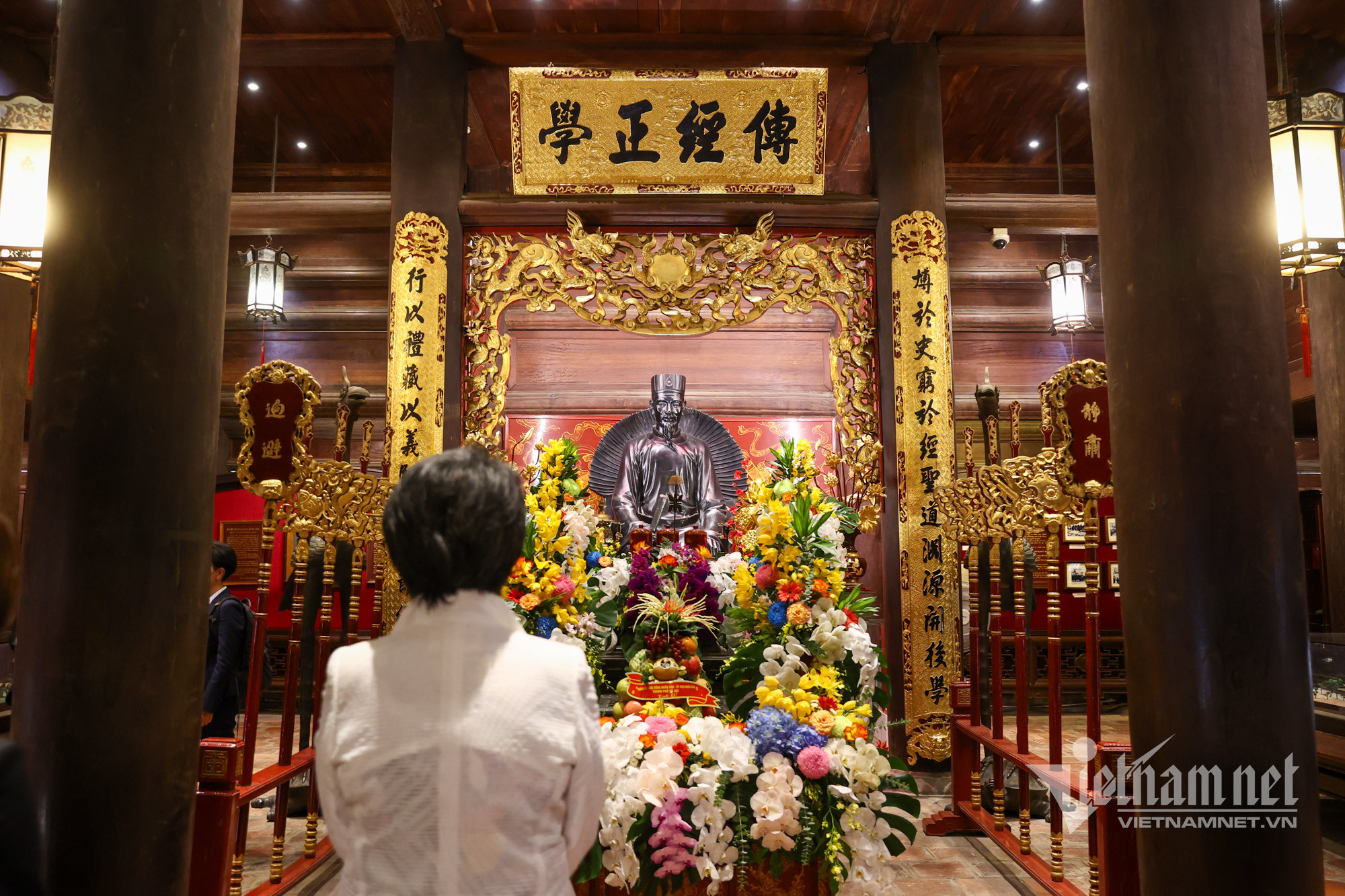 1720 ngoại trưởng Nhật Bản.jpg