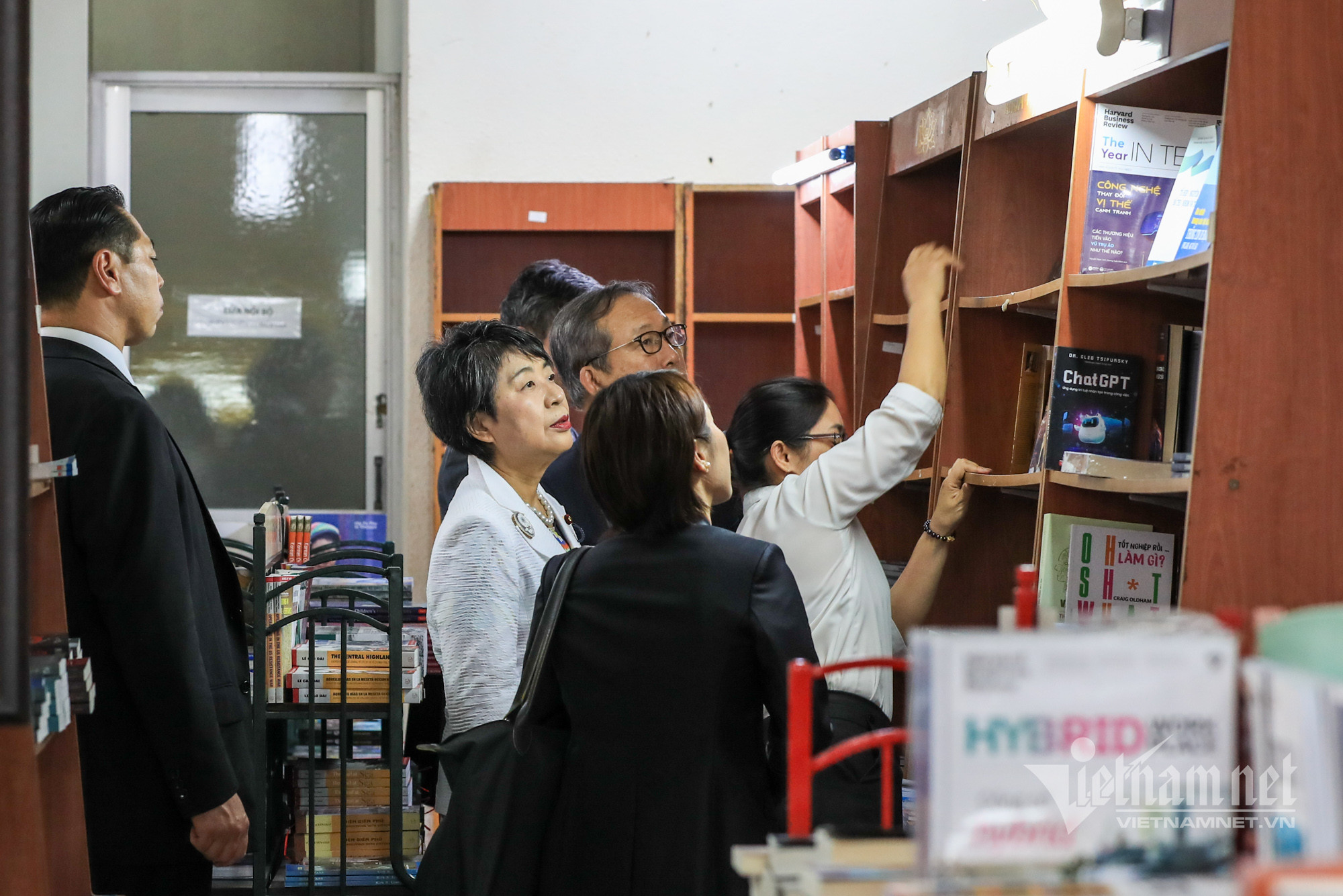 7408 ngoại trưởng Nhật Bản.jpg