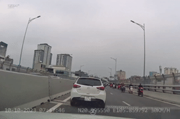 Bản tin cuối ngày 10/10: Xe máy chạy ngược chiều, đối đầu ôtô ở đường trên cao