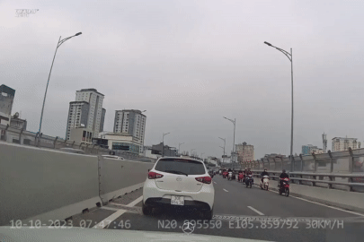 Bản tin cuối ngày 10/10: Xe máy chạy ngược chiều, đối đầu ôtô ở đường trên cao