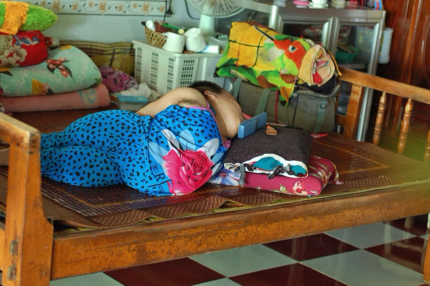 co gai mien tay xep hac xo kim bang luoi kho tin 174.jpeg