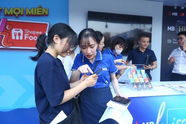 Hàng loạt công nghệ thanh toán mới được giới thiệu đến giới trẻ Hà Nội
