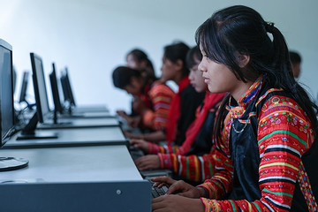 Học trò ở Mường Tè thành thạo môn tin học nhờ được tài trợ máy tính