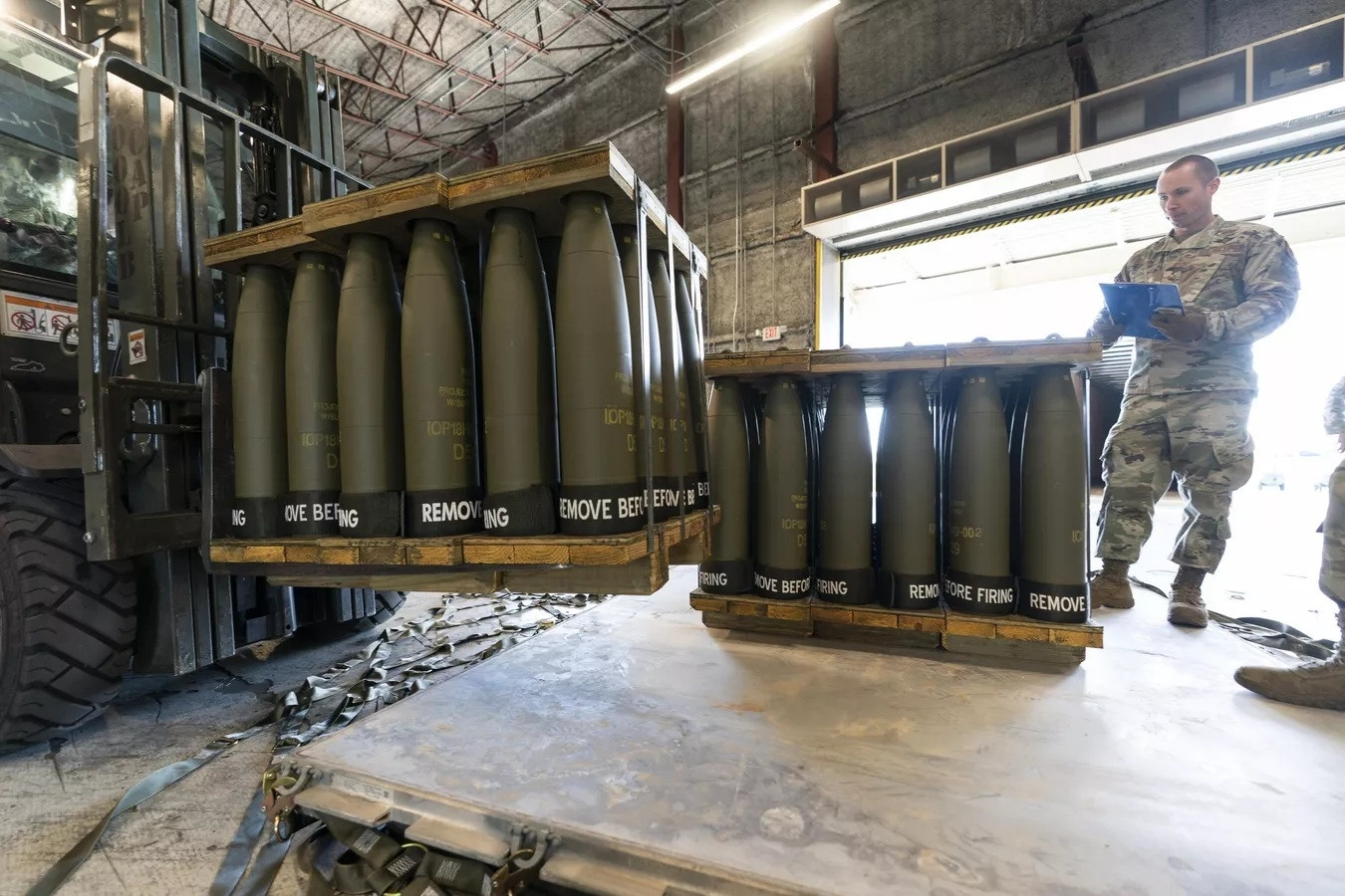 Mỹ tiếp tục hỗ trợ Kiev bất chấp căng thẳng ở Israel, Nga đưa quân tới Mariupol