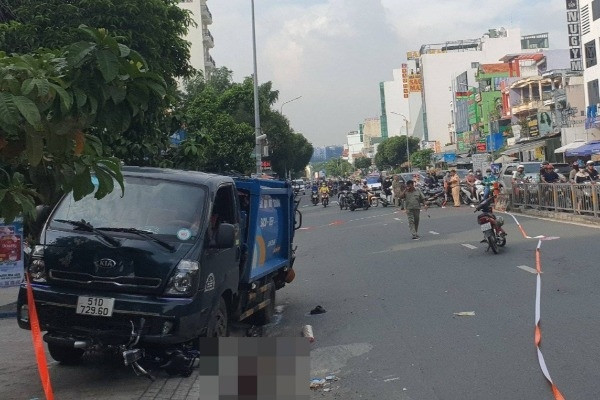 Va chạm với ô tô khi qua đường, người đi xe đạp tử vong