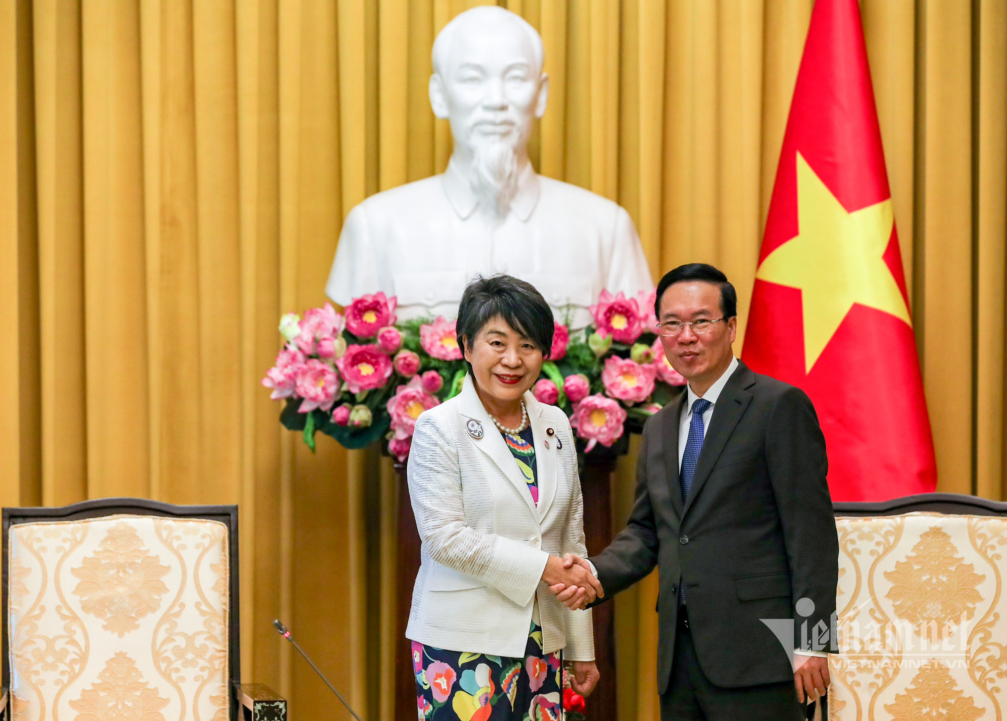 vo van thuong kamikawa yoko 3.jpg