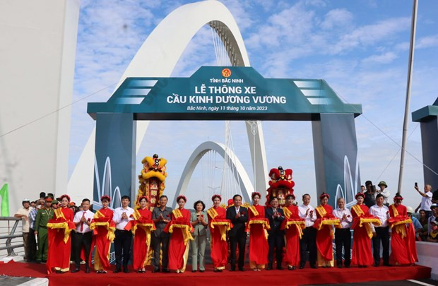 Bac Ninh opens bridge with highest steel arch in Vietnam hinh anh 1