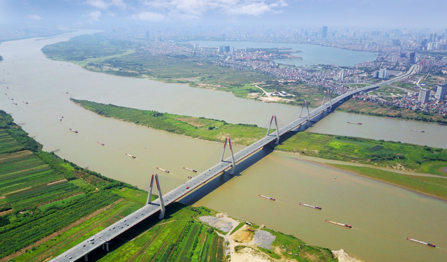 Bridges crossing Red River should be highlights in Hanoi's planning
