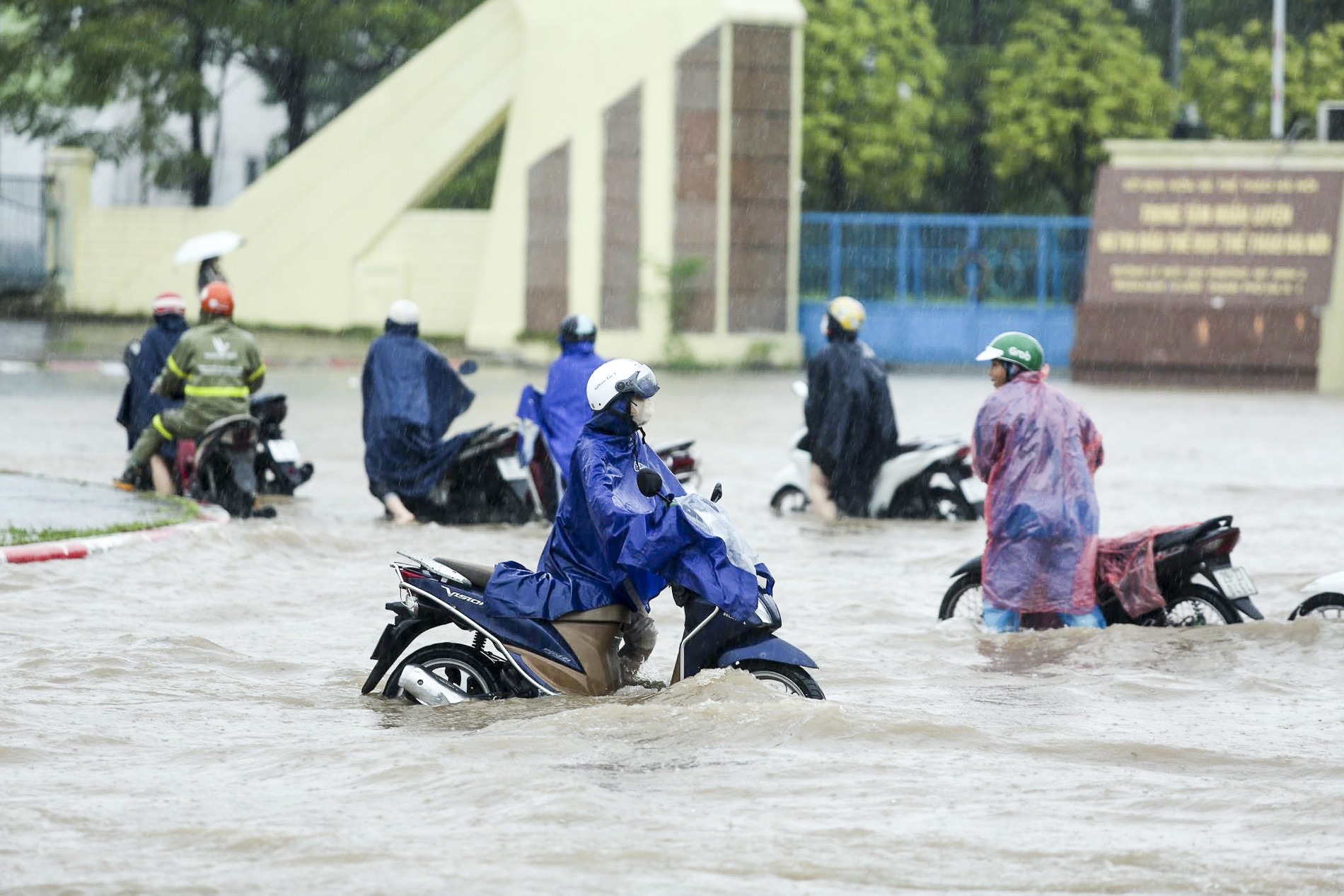 Miền Trung có nơi mưa lớn trên 500mm, yêu cầu khẩn trương ứng phó