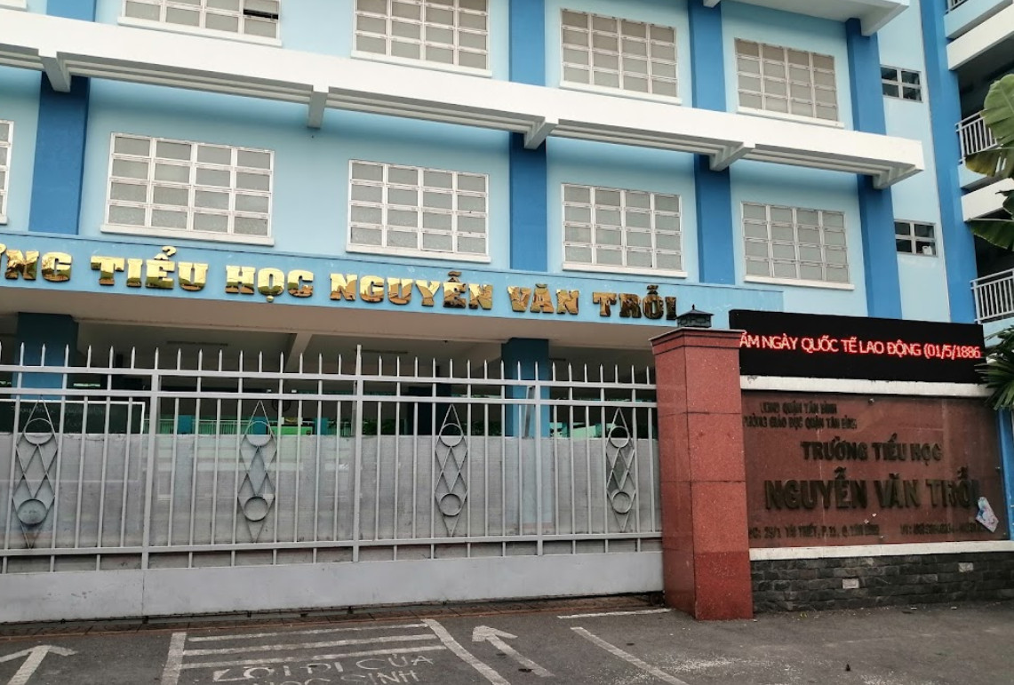 Phụ huynh tố giáo viên đánh gãy ngón tay con, hiệu trưởng cho biết