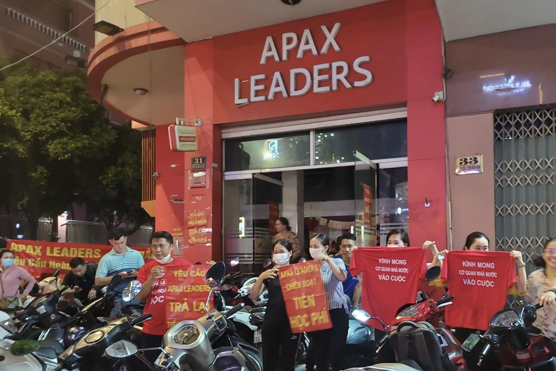 'Vây' trung tâm đòi tiền trong đêm: 'Chúng tôi đã cạn niềm tin với Apax Leaders'