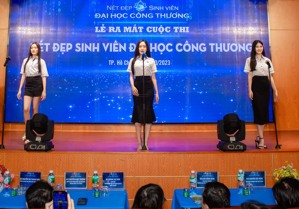 MC Quỳnh Hoa, NTK Việt Hùng chấm thi Nét đẹp sinh viên giải thưởng 1 tỷ đồng