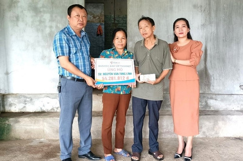 Báo VietNamNet trao gần 122 triệu đồng đến 3 hoàn cảnh khó khăn ở Hà Tĩnh