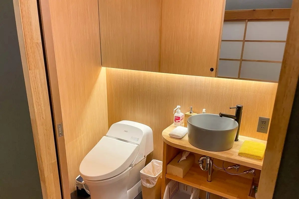 Du khách Mỹ thích mê nhà vệ sinh ở Nhật vì quá sạch và hiện đại