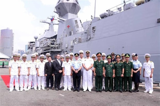 royal australian navy warship hmas toowoomba visits hcm city picture 1