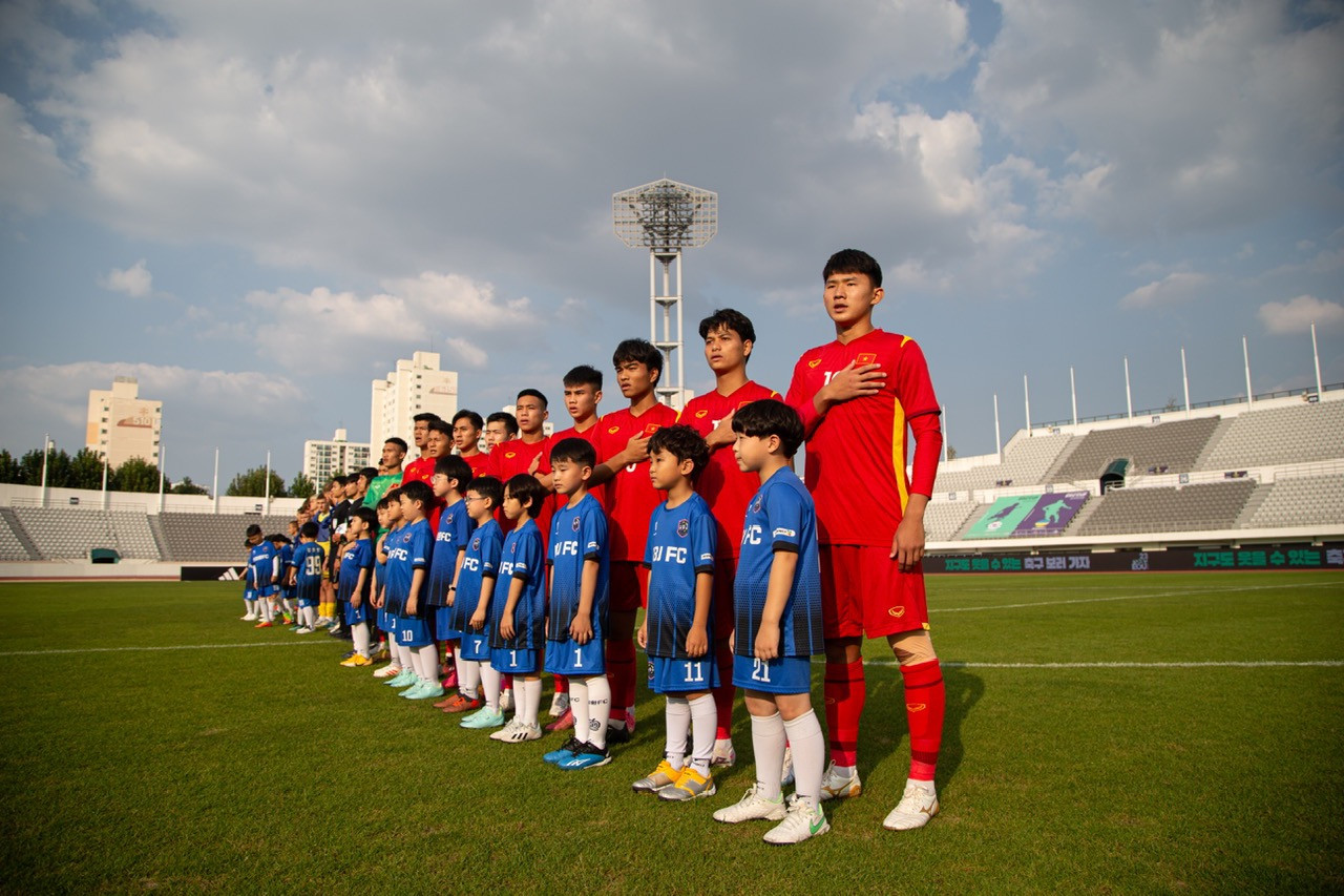 u18 viet nam 1.jpg