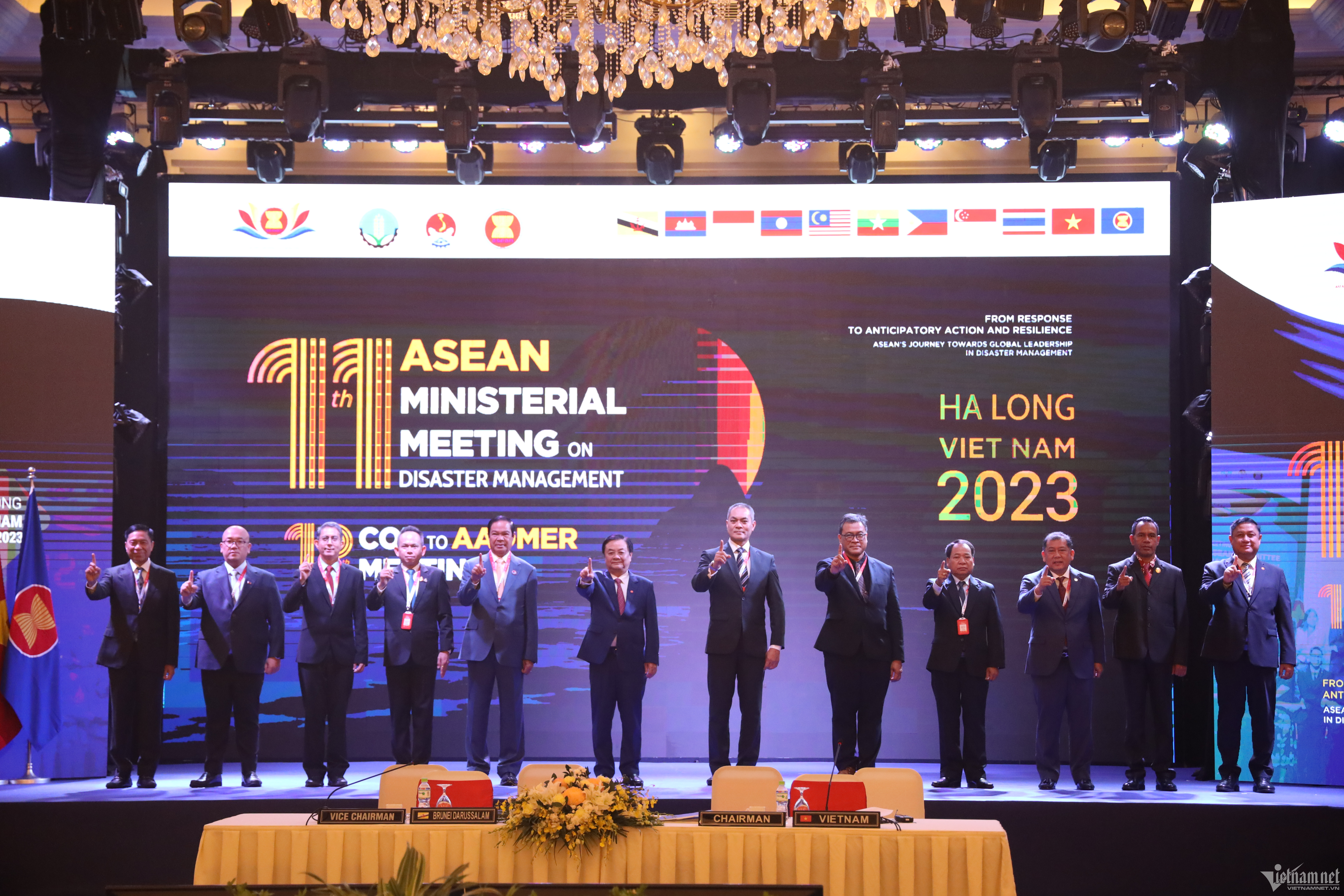 W-anh-chup-bo-truong-thu-truong-cac-nuoc-asean-voi-khau-hieu-one-asean-one-response-1.jpg