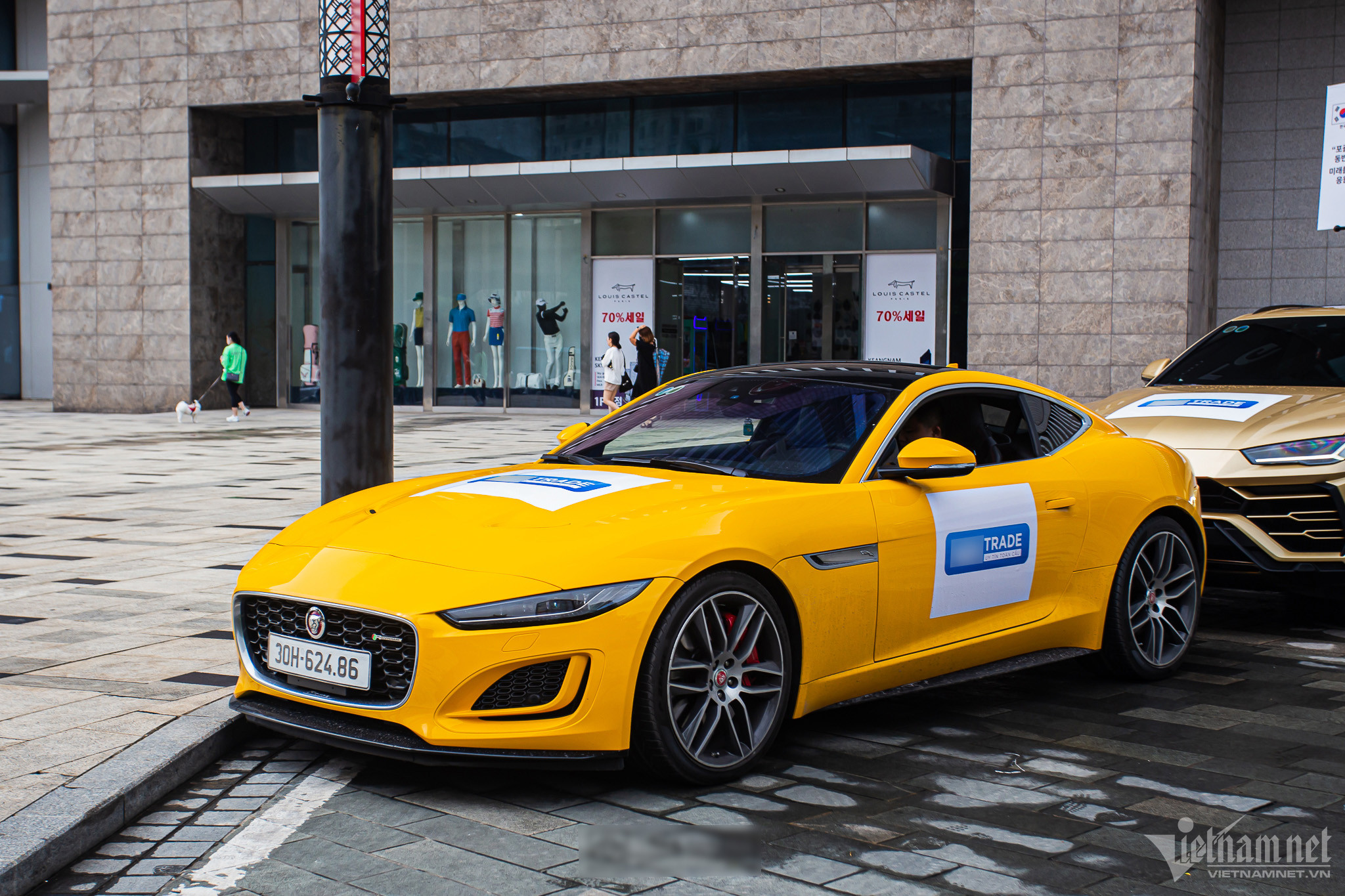 W-jaguar-ftype-14-1.jpg