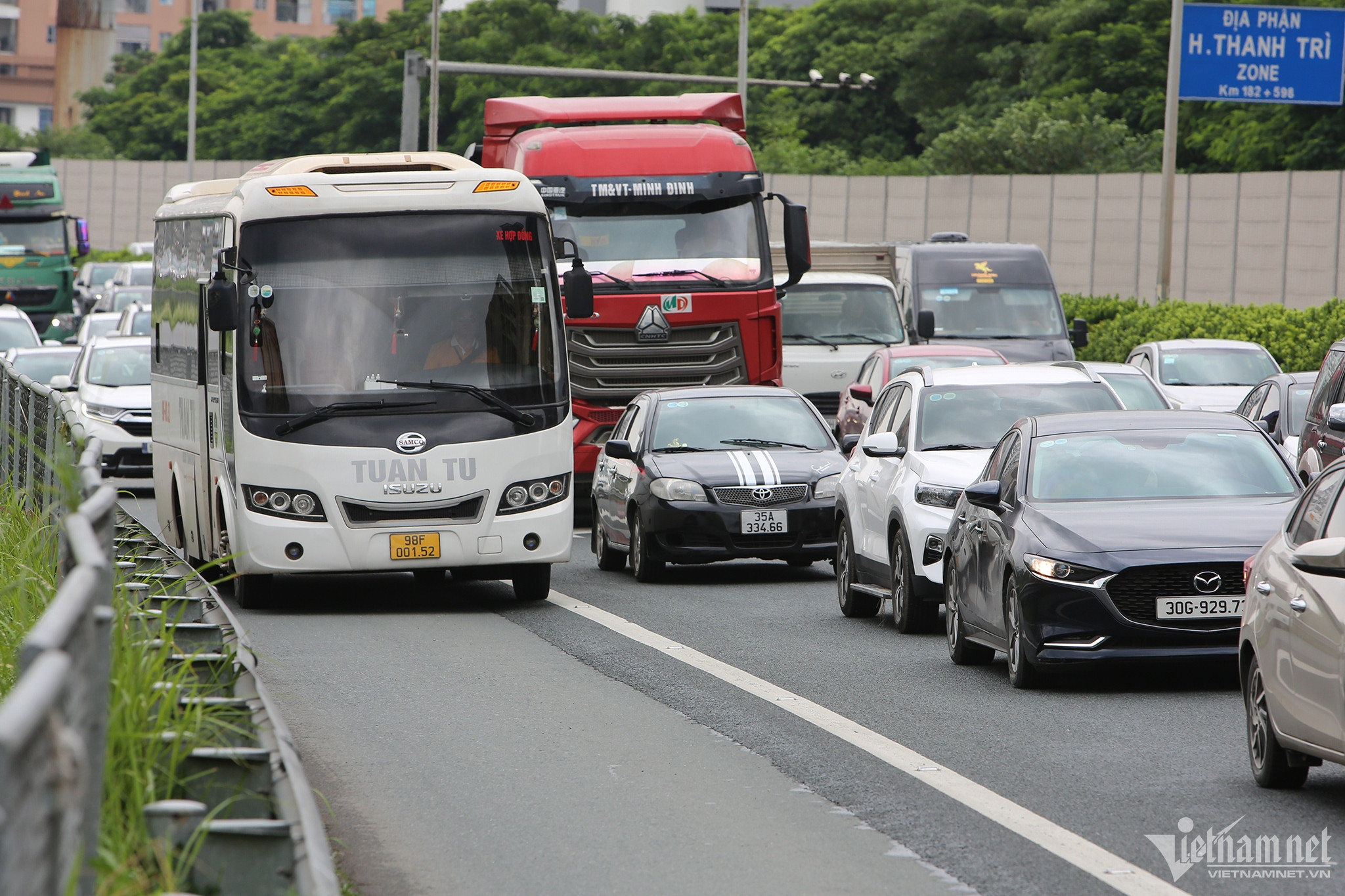 Cần nâng tốc độ tối thiểu, phạt nặng ô tô chiếm làn chạy ‘rùa bò’ trên cao tốc
